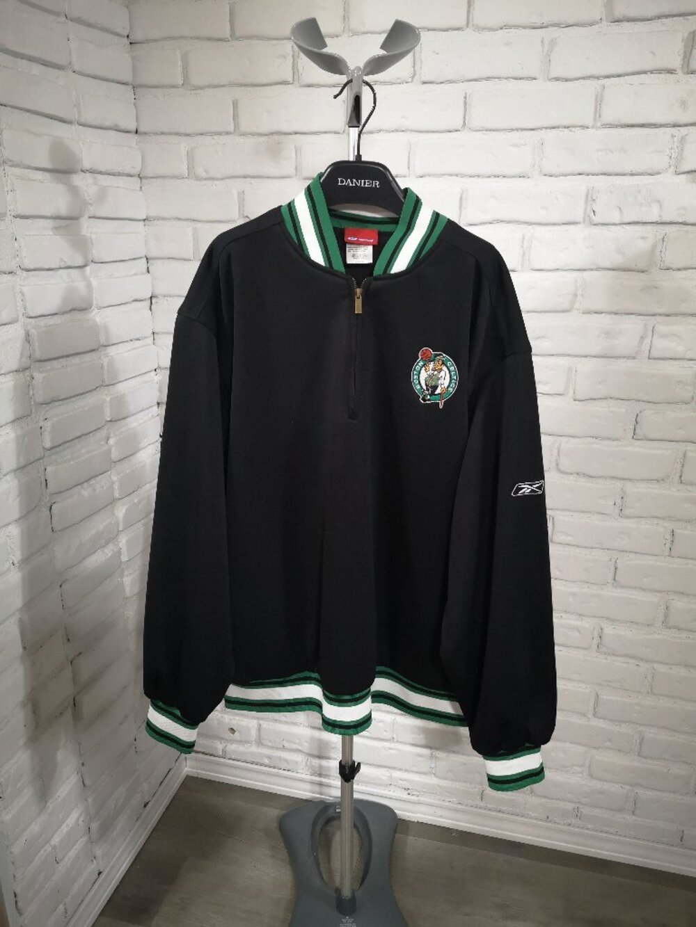 Reebok Men's Size XL Black w/Green & White Lined Boston Celtics 1/4 Zip Pullover